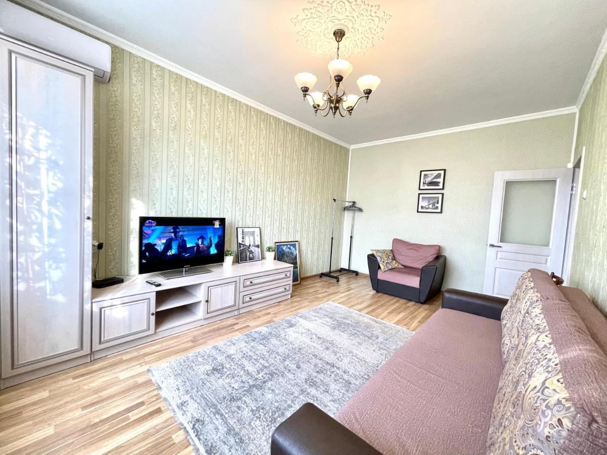 Cozy Three-Room Apartment With Mountain View Алмати Екстер'єр фото