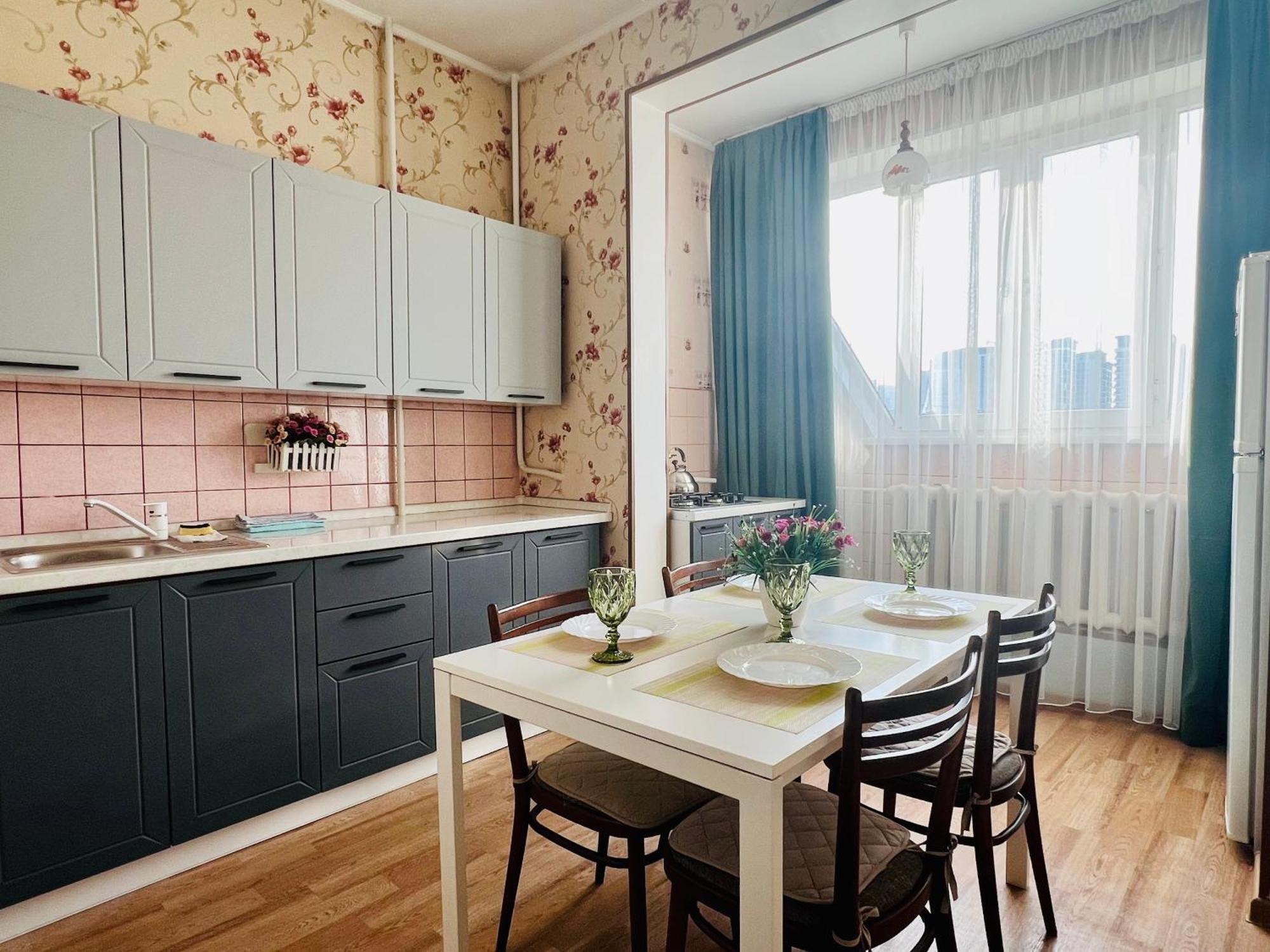 Cozy Three-Room Apartment With Mountain View Алмати Екстер'єр фото
